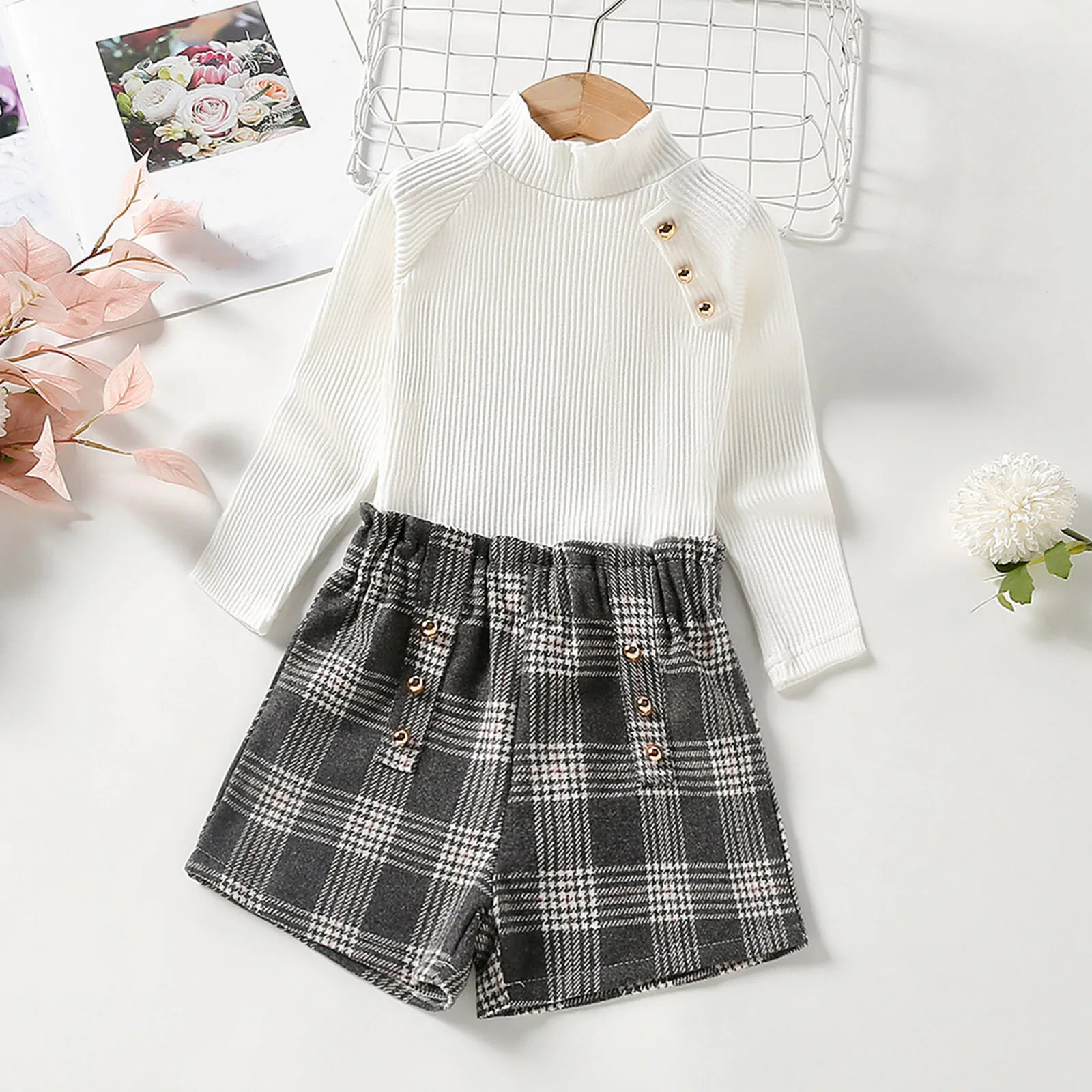 

Однотонный ребристый свитер с длинным рукавом, в клетку