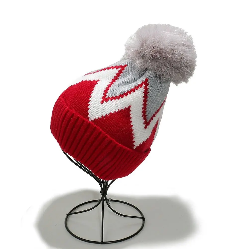 Милая Шапка-бини смешанных цветов с помпоном из искусственного меха вязаная