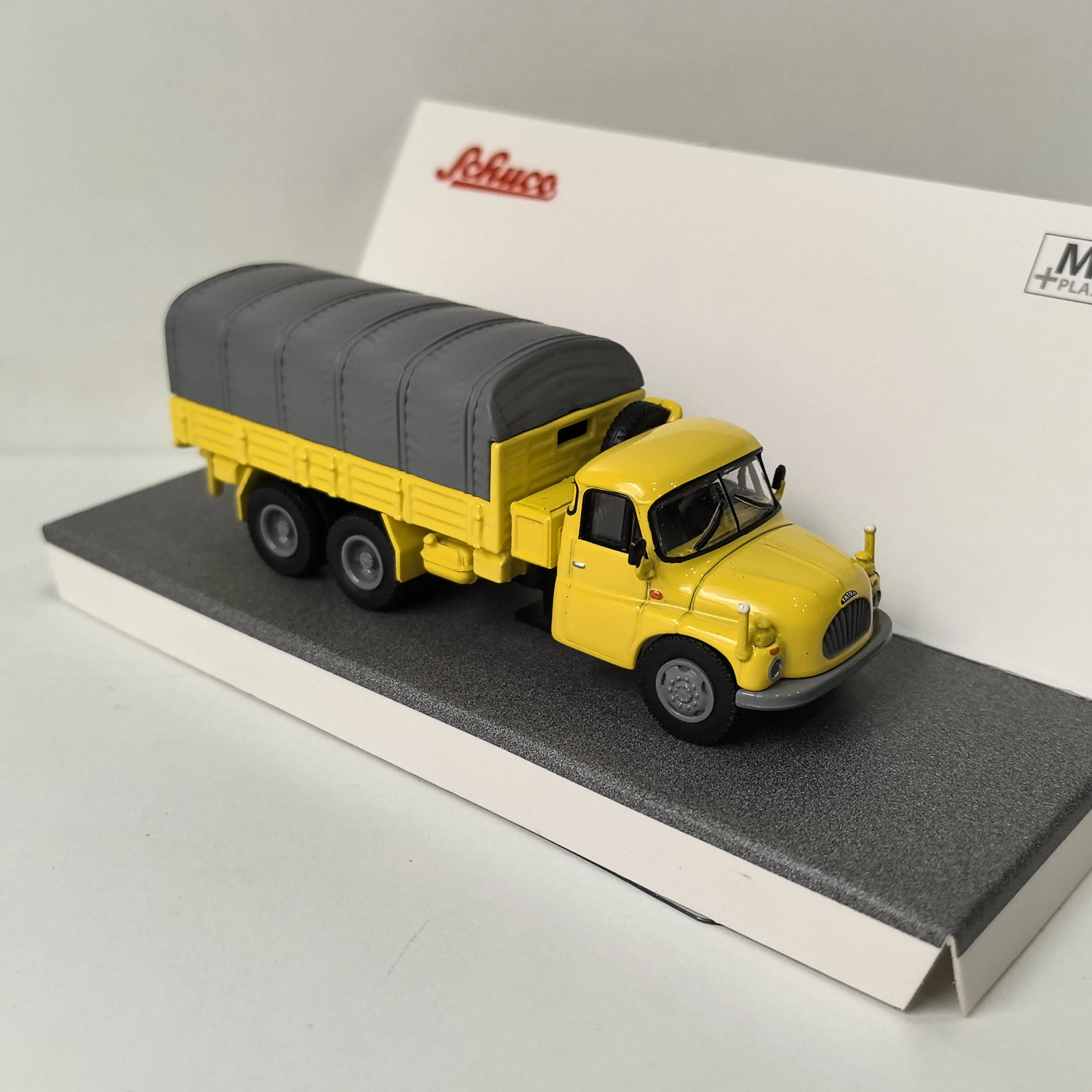 Фото Металлическая модель автомобиля Tatra T138 в масштабе 1:87 (серия Diecast SCHUCO) №4