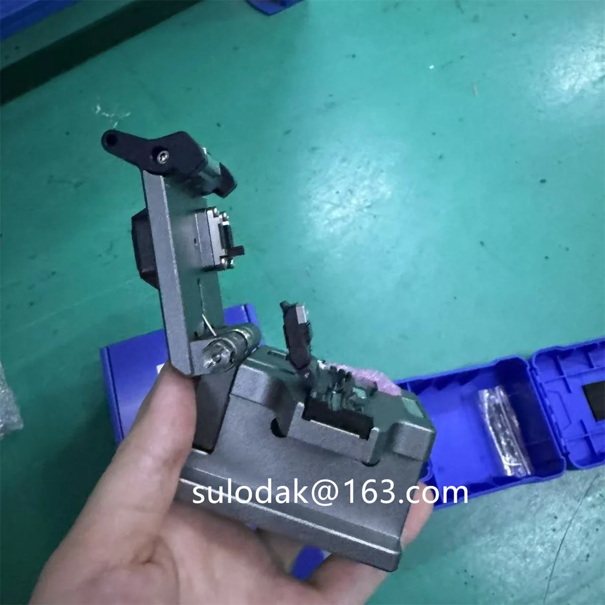 Фото Оптический скалыватель JILONG KL-23F: высокоточный инструмент для резки оптоволокна FTTH для одинарного/ленточного волокна №3