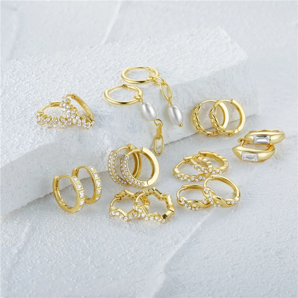 

Женские серьги-кольца из серебра, с фианитами