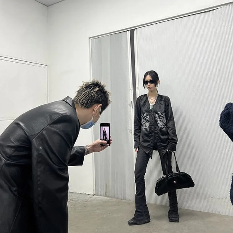 Женская рубашка с длинным рукавом V-образным вырезом и вышивкой дракона