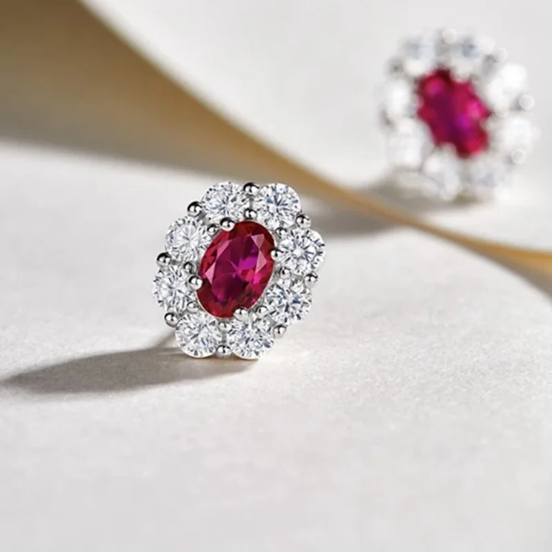 Женские серьги-гвоздики с красным фианитом