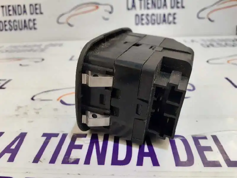 221679 Peugeot 206 Berlina 1 9 D (69 Cv) Левая передняя ручка подъема (б/у) | Запчасти для