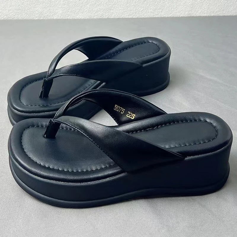 

Шлепанцы женские на танкетке, повседневная обувь на среднем каблуке, сандалии с ремешком на пятке, сланцы, лето 2023