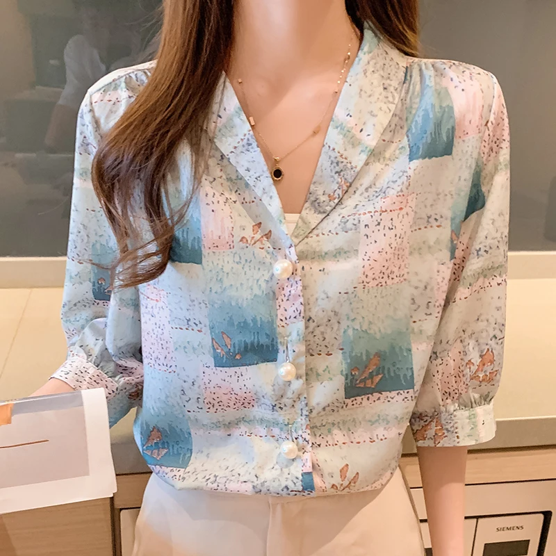 

Шифоновая рубашка с принтом женская блузка летняя V-образный вырез Новинка 2022 Повседневный модный топ с коротким рукавом женская одежда в К...