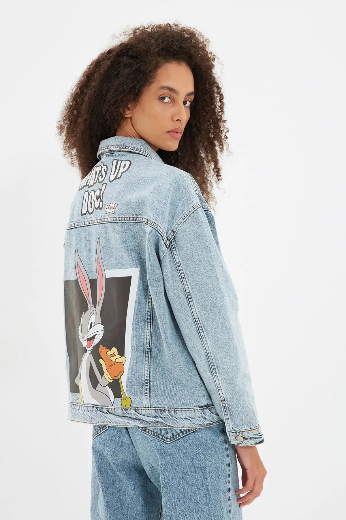 

Trendyol Bugs Bunny Licensed Printed Denim Jacket TWOAW22CE0490