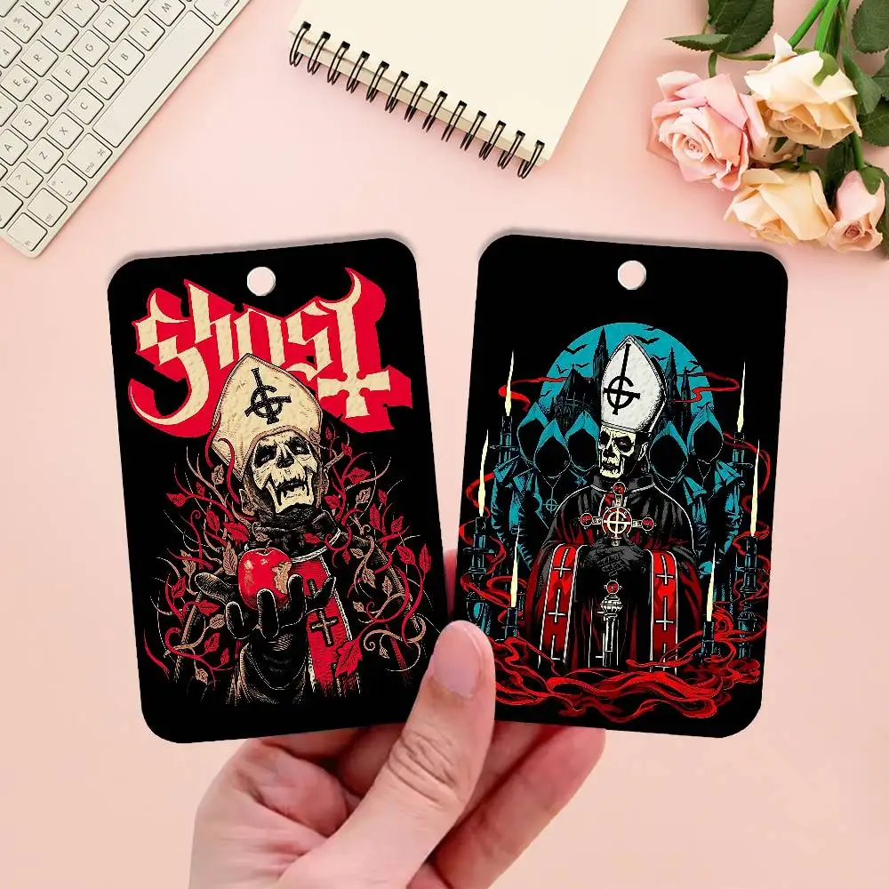 Фото Брелок-держатель G-Ghosts bc Nameless Ghoul для рабочих, банковских, студенческих и проездных карт, защитный чехол для карт №2