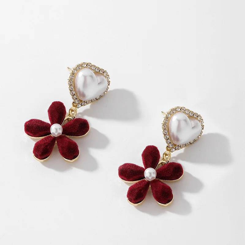 

Flower Heart Pearl Earrings Vintage Diamond Pearl Flocking Flowers Fashion Temperament Delicate Girl Sweet Lovely Wholesale