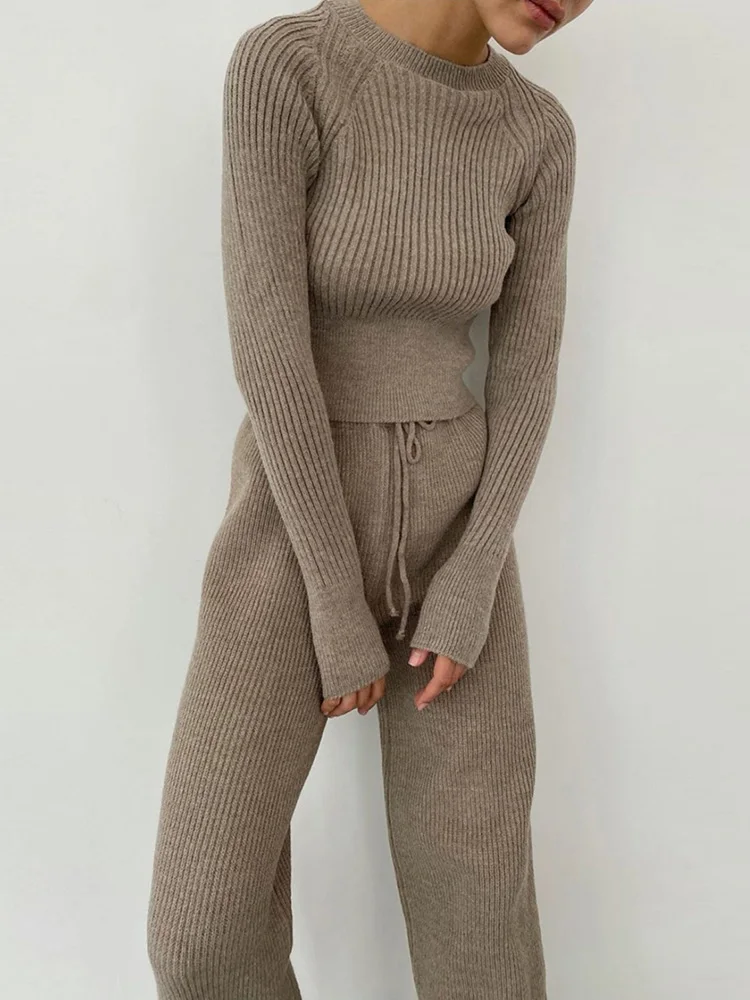 

Женский трикотажный комплект из Свитера и прямых брюк с высокой талией