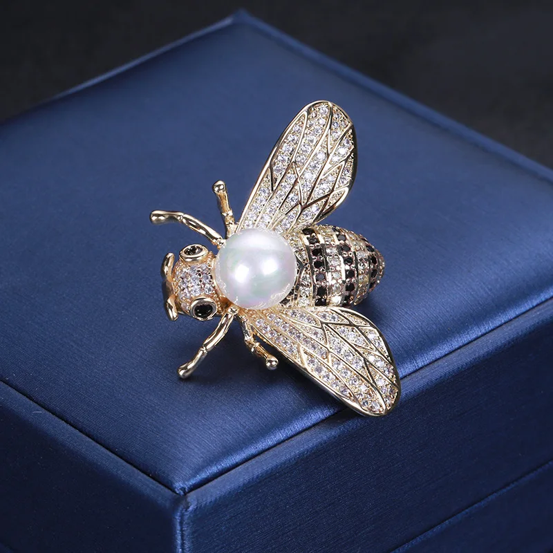 

Japan and South Korea little bee Brooch freshwater pearl micro inlaid zircon corsage Necklace dual purpose fashion accessories