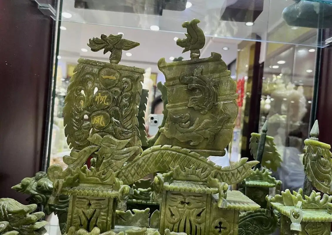 Китайский чистый зеленый нефритовый камень резной дракон лодка украшение для