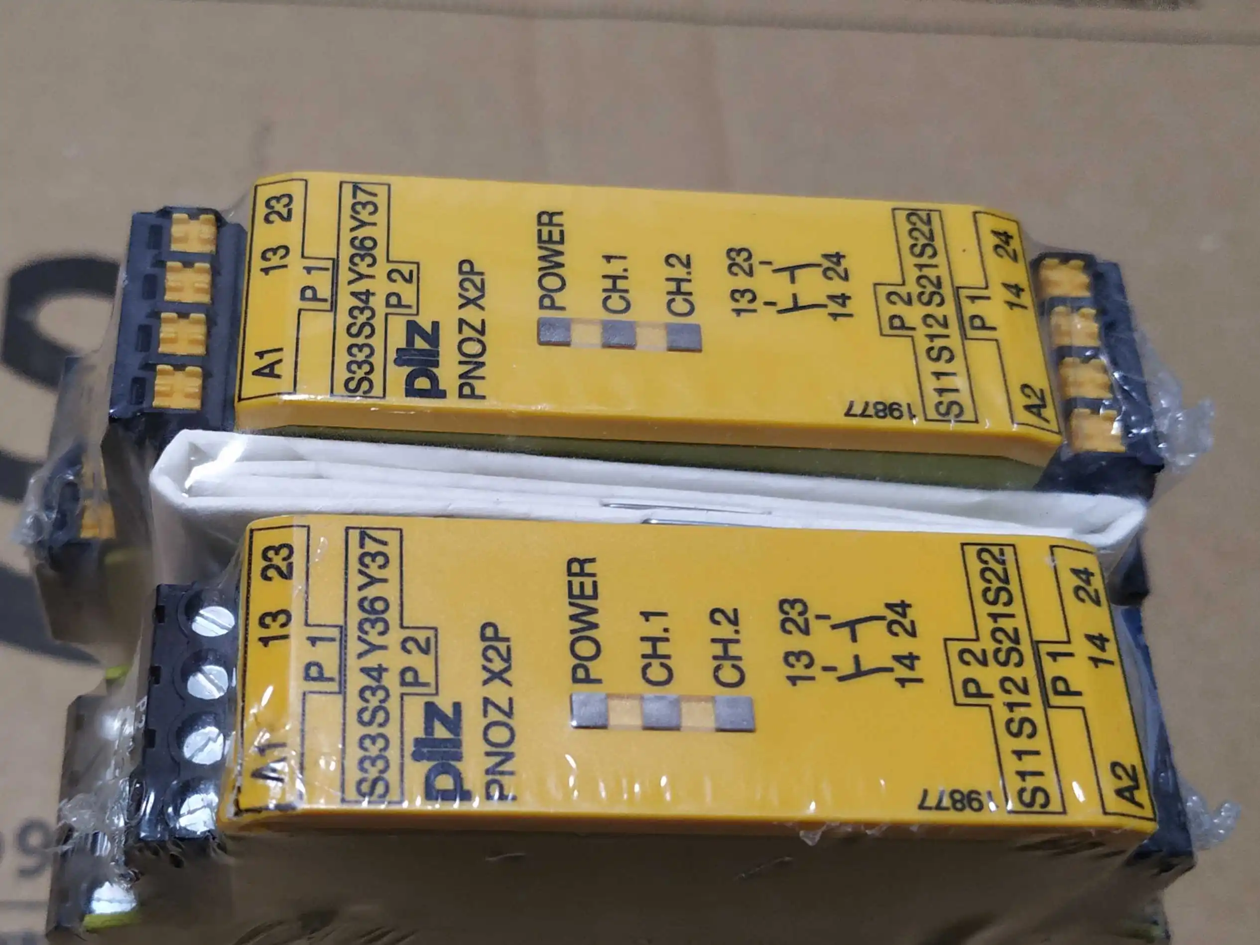 PNOZ X2P/X2PC серийный номер 777303/787303 новое оригинальное реле безопасности PILZ Pilz