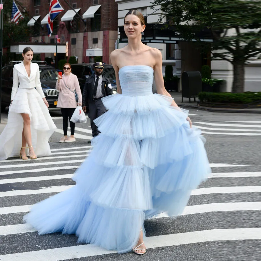 

Elegant Light Blue Strapless Sleeveless Prom Dresses 2022 Layered Soft Tulle Long Train Evening Gown Custom Vestidos De Gala