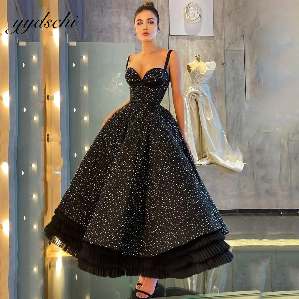 

Spaghetti Straps V-Neck Wedding Dress Exquisite Black Lace Applique Bridal Floor Length Sexy Beach Backless Dresses Women