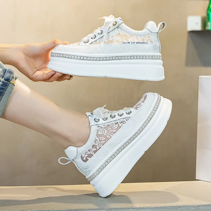 Женские Эластичные кроссовки на массивной вулканизированной подошве удобные