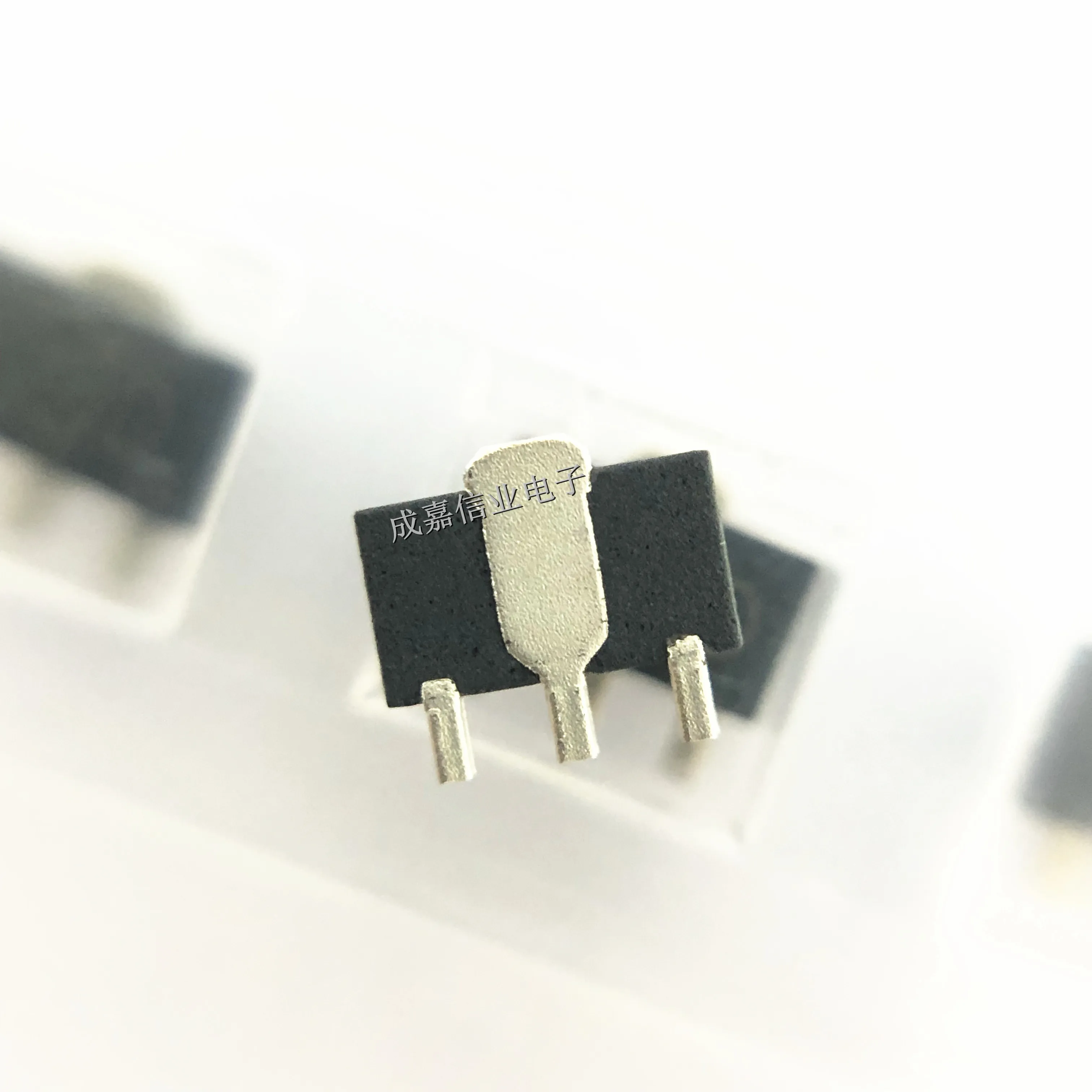 10 шт./лот 2SA1736 (TE12L SOT-89-3 МАРКИРОВКА биполярные транзисторы LD PNP-BJT Рабочая