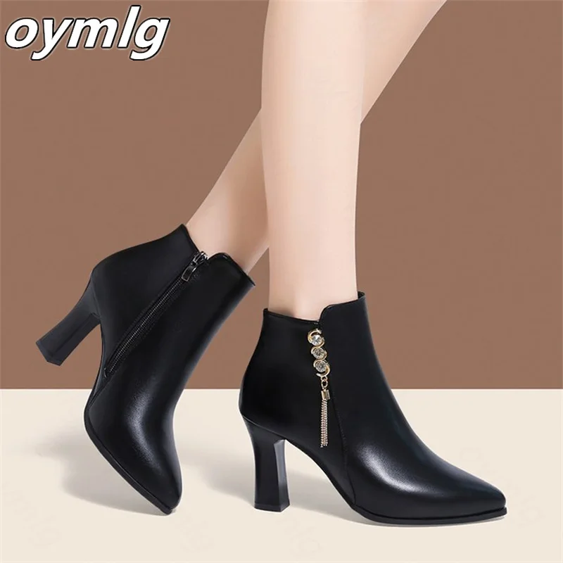 

Ботинки женские на высоком каблуке, с острым носком и стразами