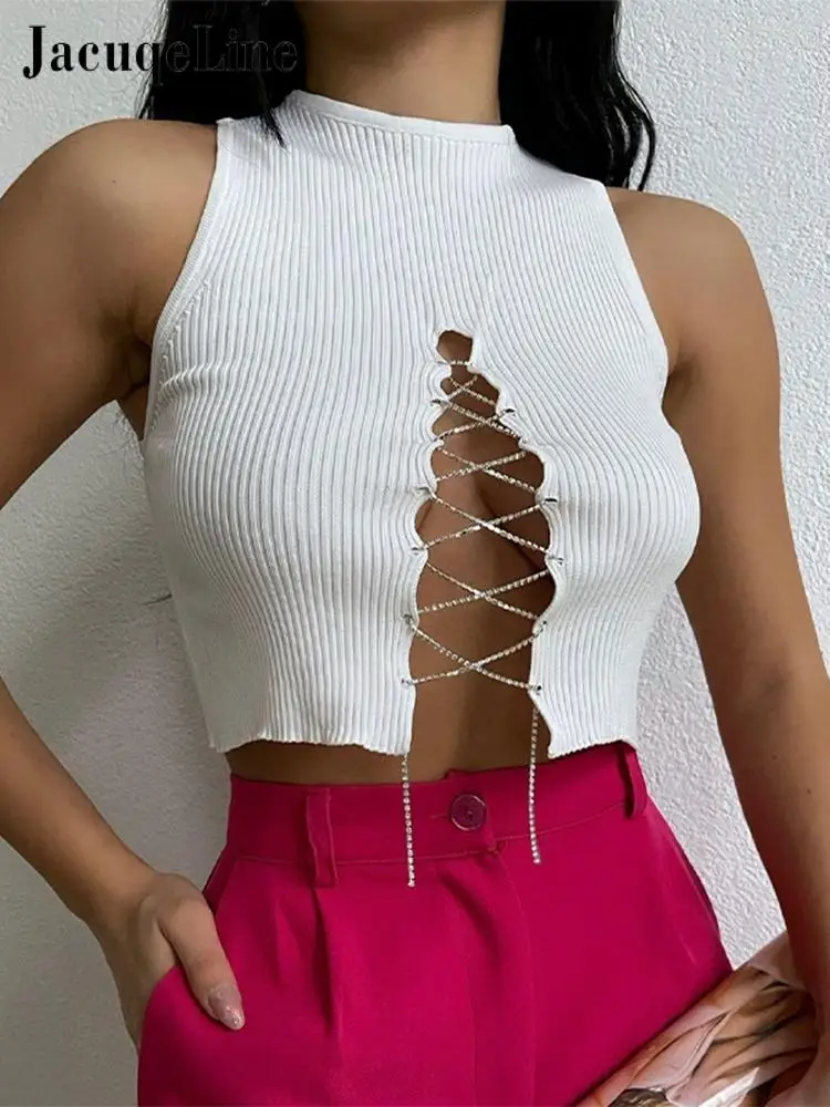 

Кроп-топ женский трикотажный в рубчик с цепочкой и бриллиантами