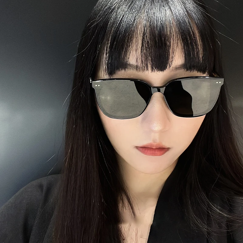 

Yuumi Heizer Sunglasses For Women Mens Black Eyewear Cat eye MGlasses Spy Fashion Oversized Luxury Designer Brand Jennie Korea