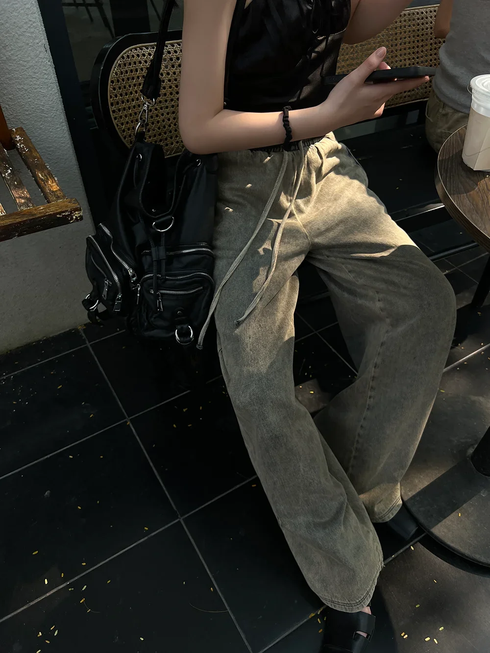 Рисунок 4 - Женские джинсы с широкими штанинами