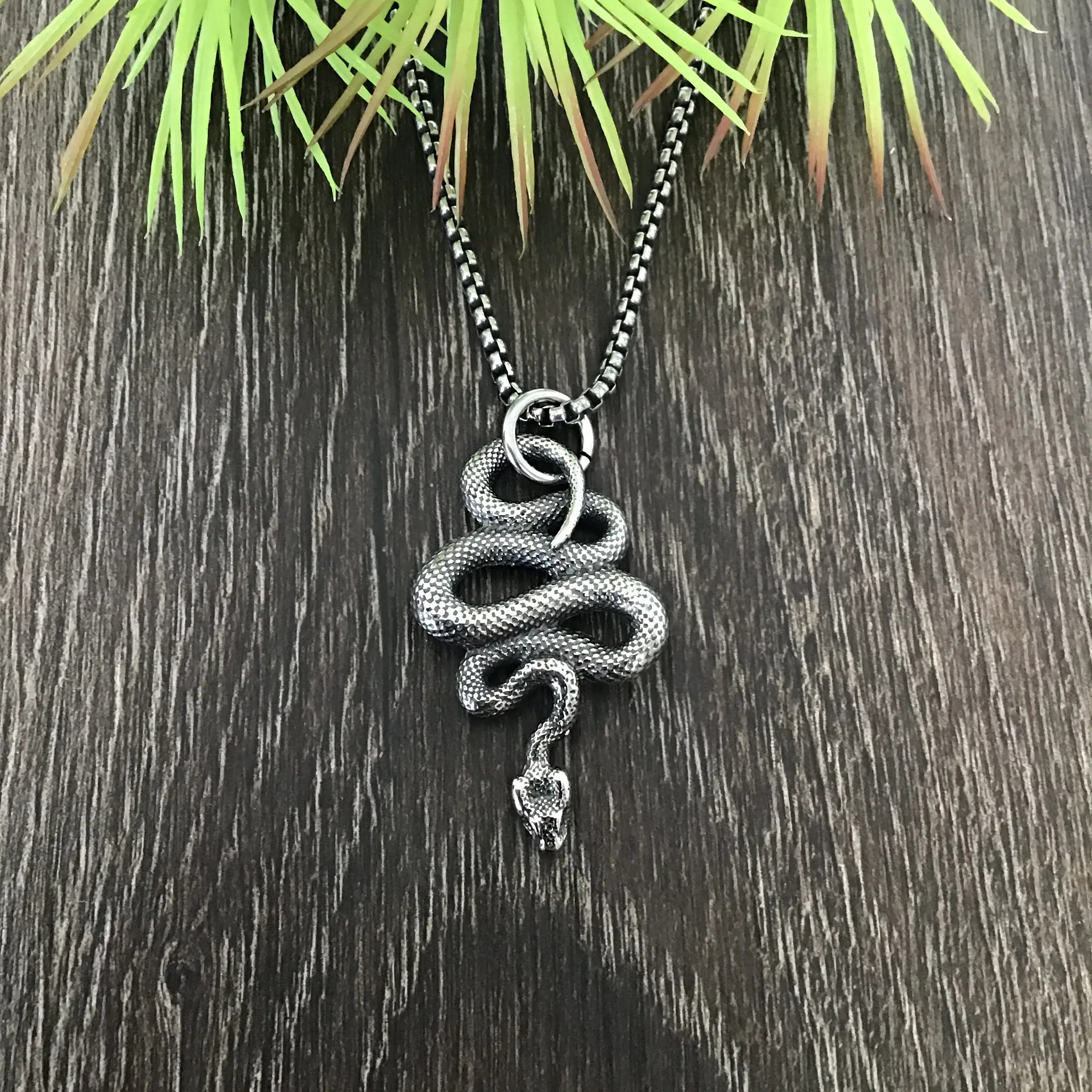 Новинка 2022 Крутое ожерелье в виде змеи из металлического сплава стиле панк для