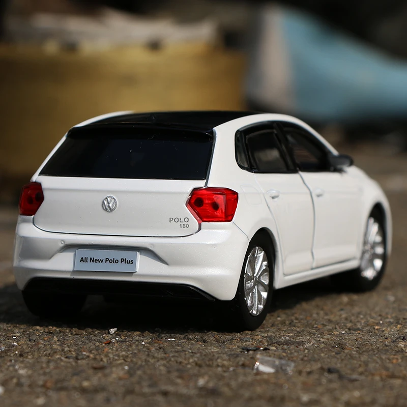 

1:32 POLO Alloy Car Model Diecasts Metal Toy Vehicles Car Model High Simulation Miniature Scale Sound and Light Childrens Gifts