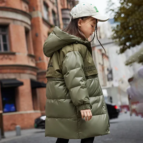 Новинка 2022, модная теплая зеленая пуховая куртка для девочек, детское ветрозащитное Утепленное зимнее пальто, черная одежда для подростков с защитой от холода и капюшоном