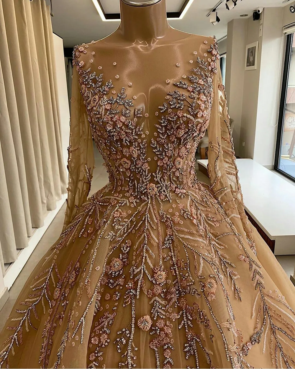 

Gold Evening Dresses Embroidery Beaded Floor Length Long Sleeve Prom Dress Lace Formal Party Gowns Real Image