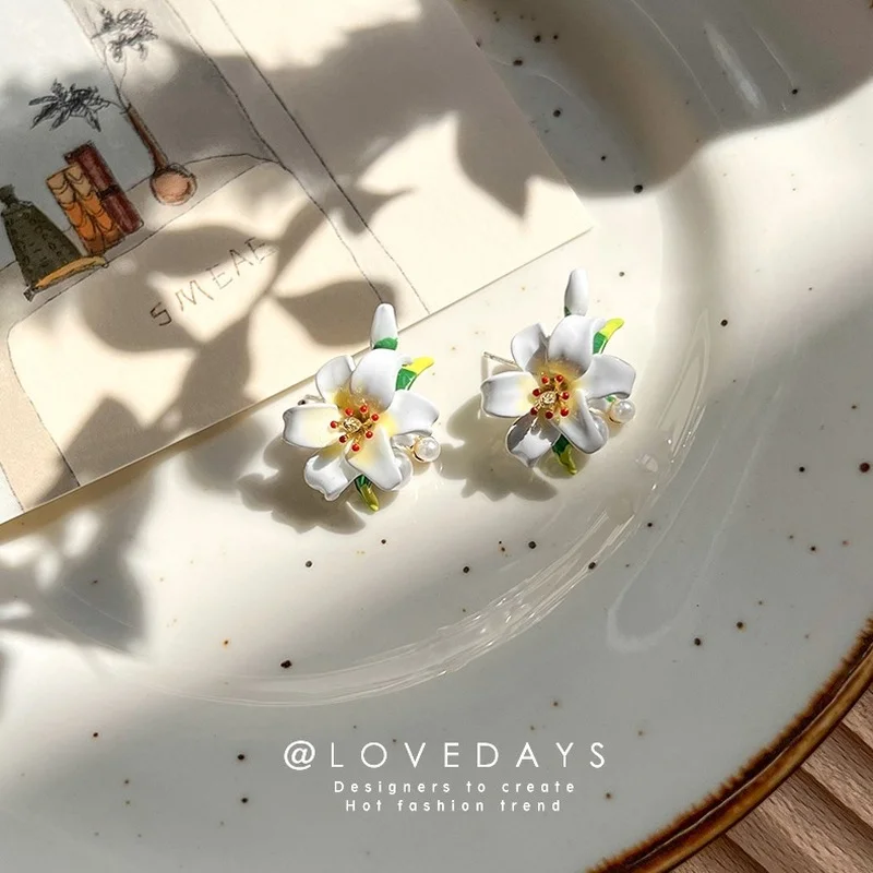 

Minar Temperament White Color Enamel Flower Earring for Women Handmade Simulated Pearl Lily Statement Earring Casual Brincos