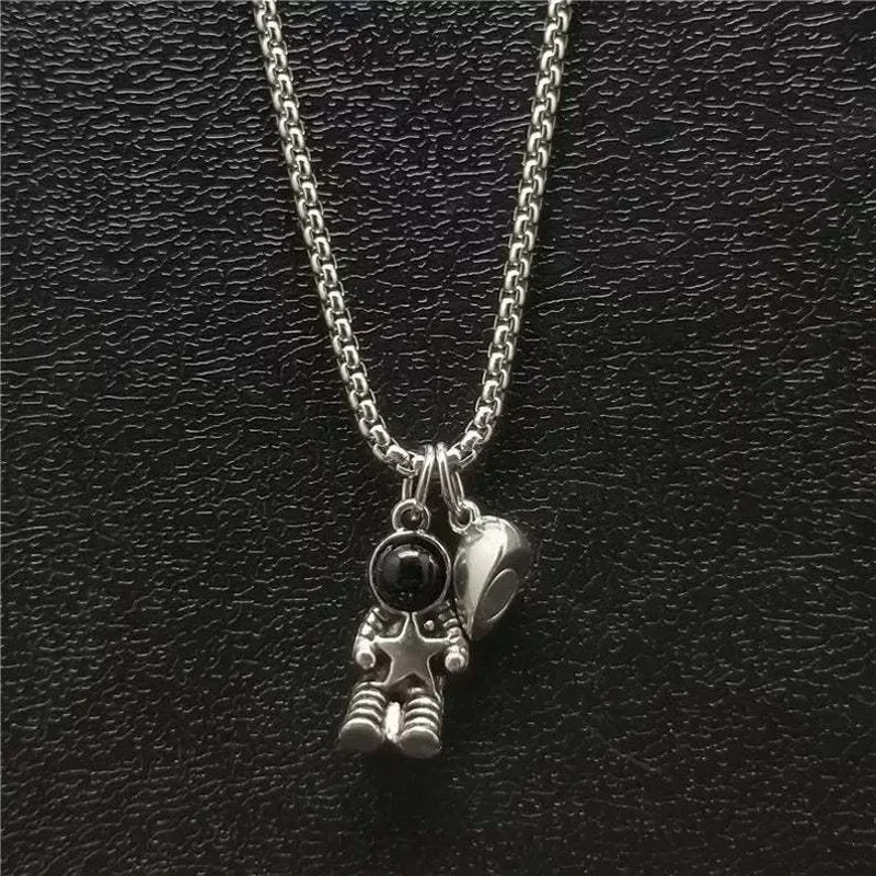 2pcs Magnetic Heart Astronaut Paired Pendant Couple Necklaces For Women Men Lovers Best Friend Trendy Necklace Fashion Jewelry |