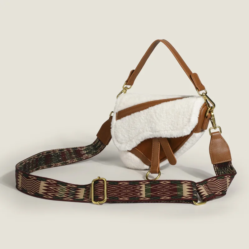 

Retro Ladies Lambswool Saddlebag 2022 Winter New Cowhide Senior Sense of Wool Bag Female Hundred with Crossbody Bag