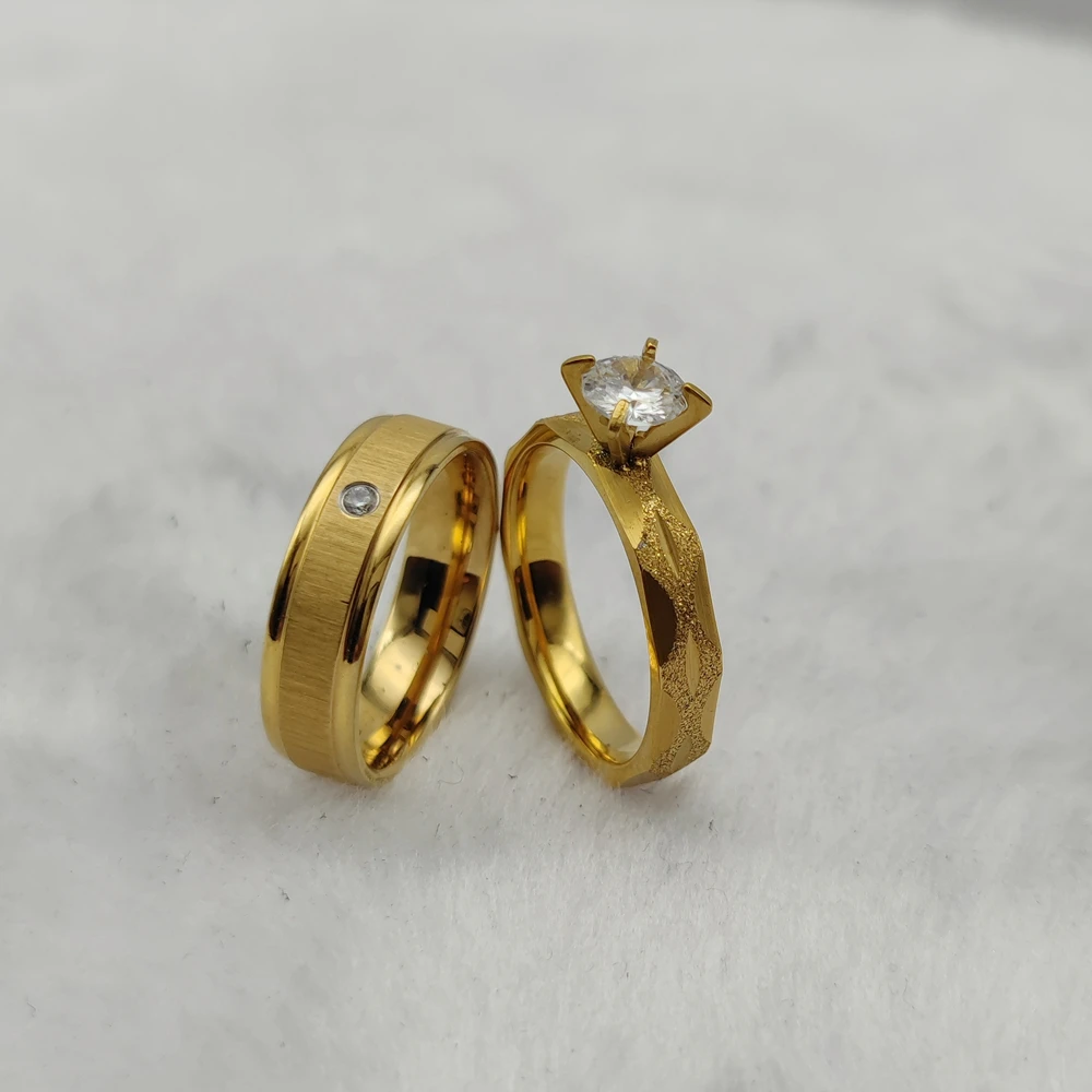 Женское кольцо из нержавеющей стали с фианитом и бриллиантом