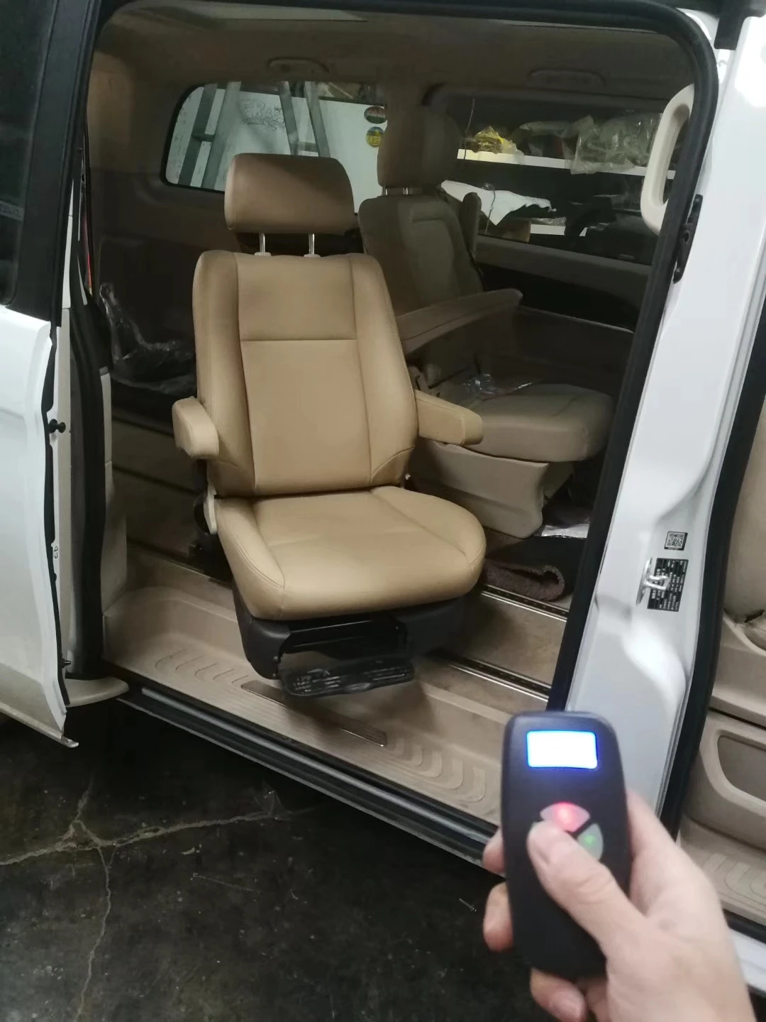 Рисунок 5 - Автомобильная инвалидная коляска