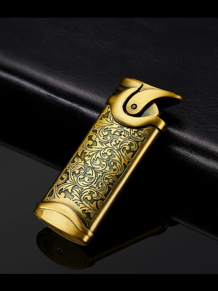 

New vintage windproof lighter inflates straight into red flame, all metal creative personality presents boyfriend