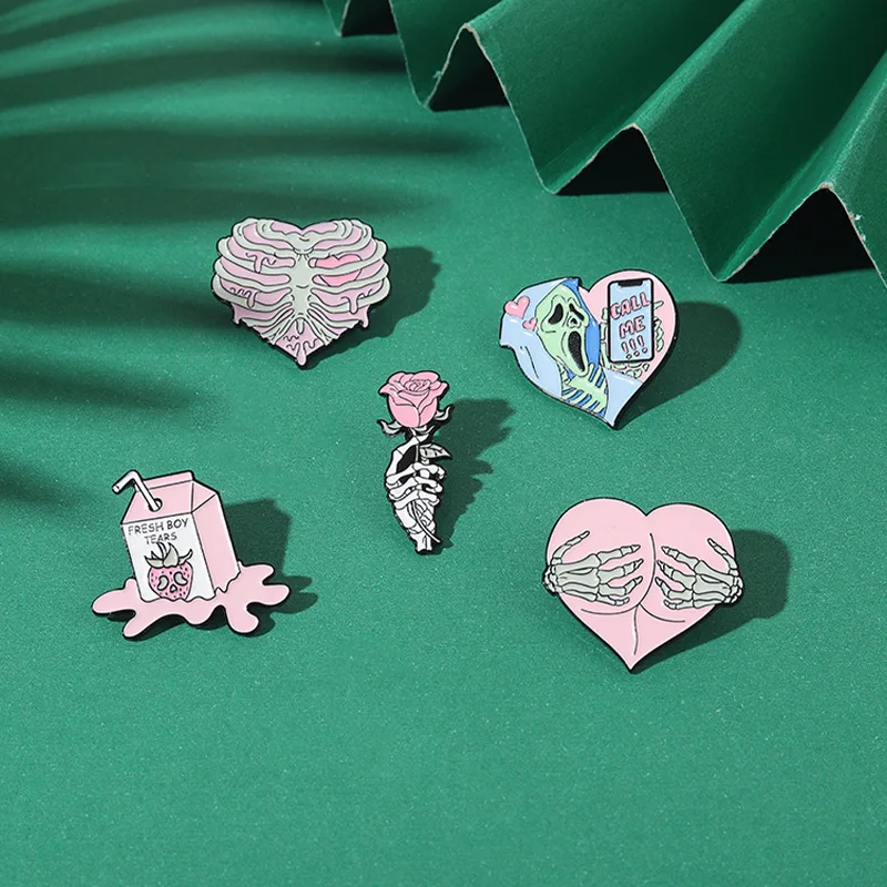 Женская эмалированная брошь в виде розового цветка