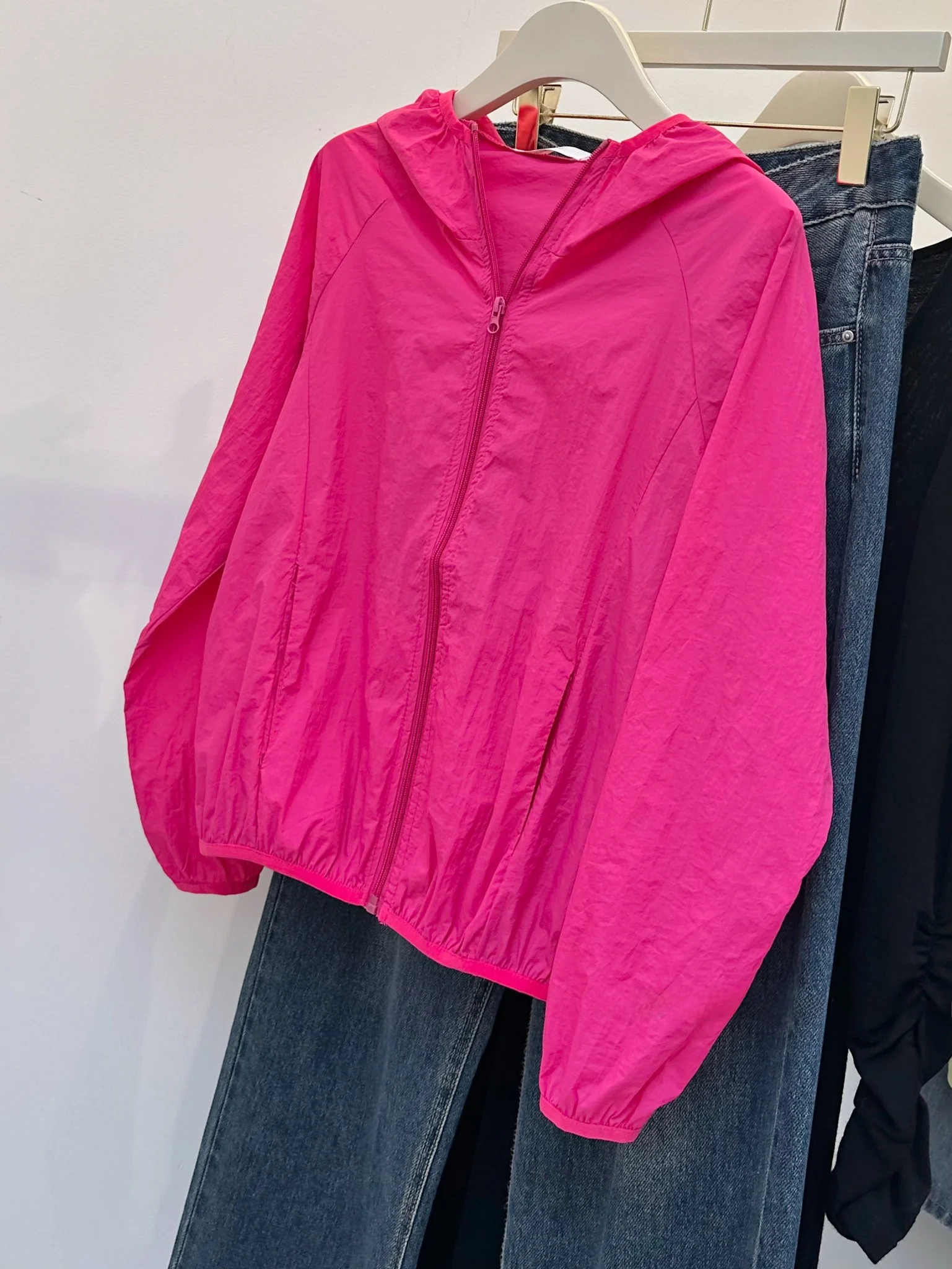 Женская шелковая одежда для защиты от солнца Новинка лета 2024 тонкая верхняя с