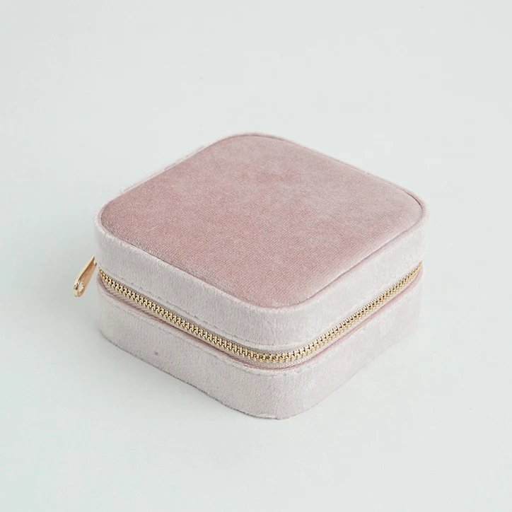 

Персонализированная бархатная шкатулка для украшений