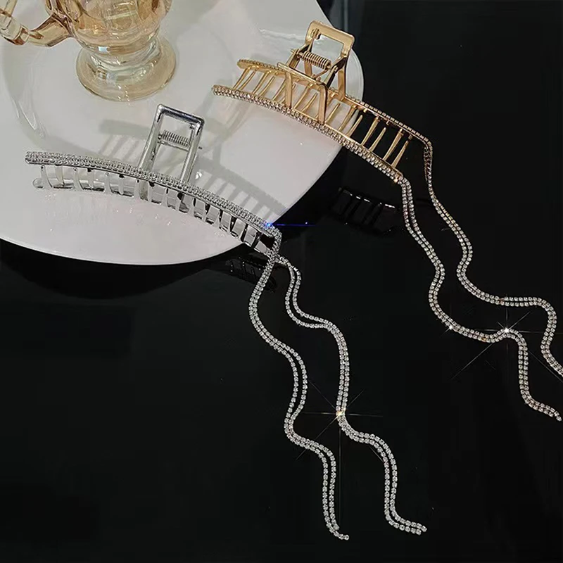 

Women Crystal Hair Claw Clips With Tassel Shiny Rhinestones Long Chain Metal Crab Hairpin Girls Hair Accessories Headwear
