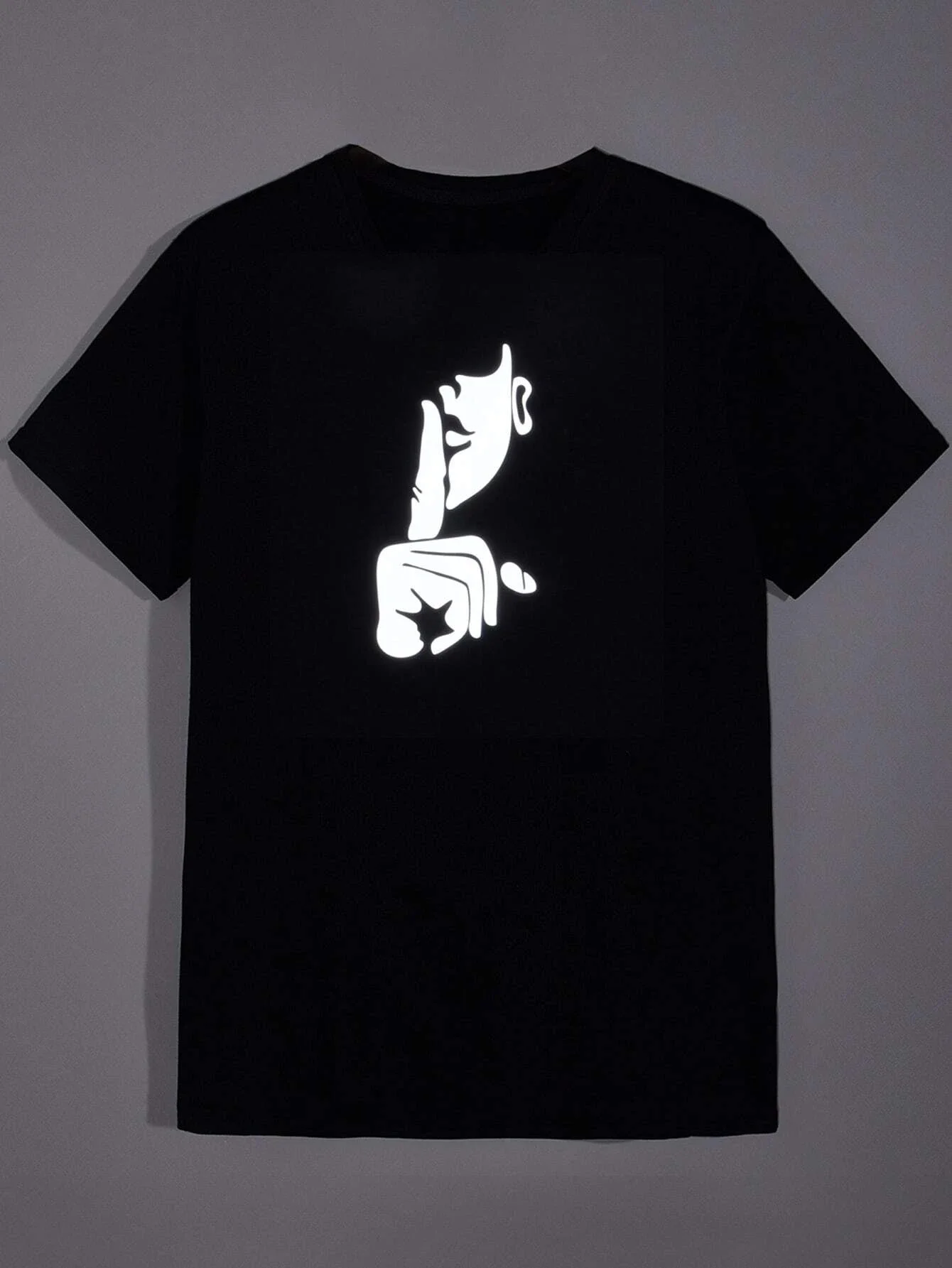 

Men Reflective Figure Graphic Tee
