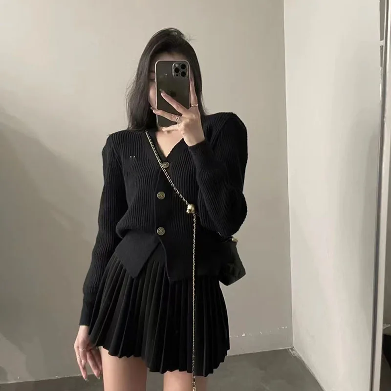 

Костюм в Корейском стиле, женский черный вязаный кардиган + облегающая плиссированная юбка с высокой талией, Осень-зима 2023