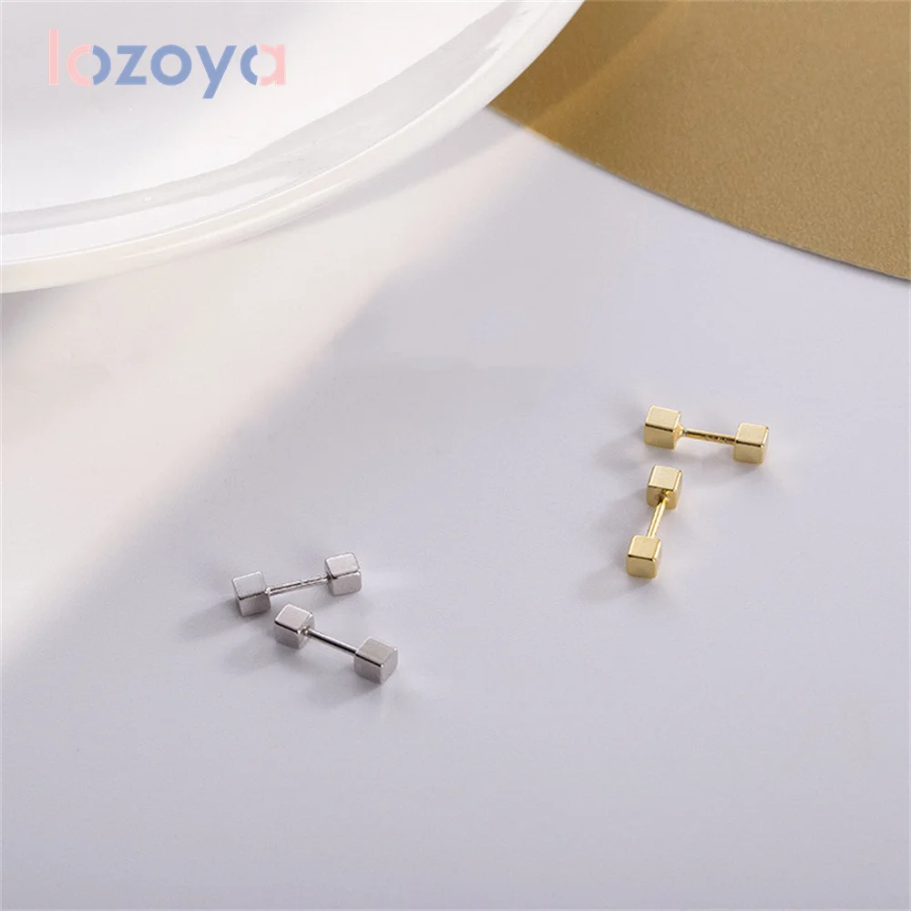 

Женские серьги-гвоздики из серебра 100% пробы с фианитом