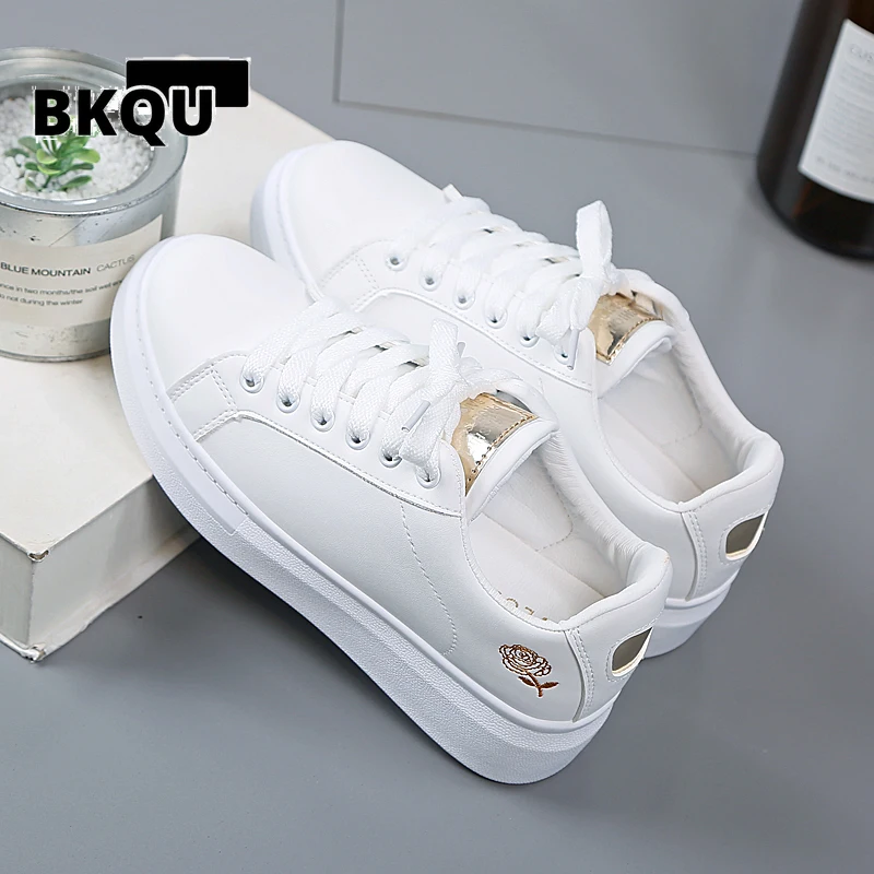 

BKQU 2022 Women Casual Shoes New Spring Women Shoes Fashion Embroidered White Sneakers Breathable Flower Lace-Up Women Sneakers