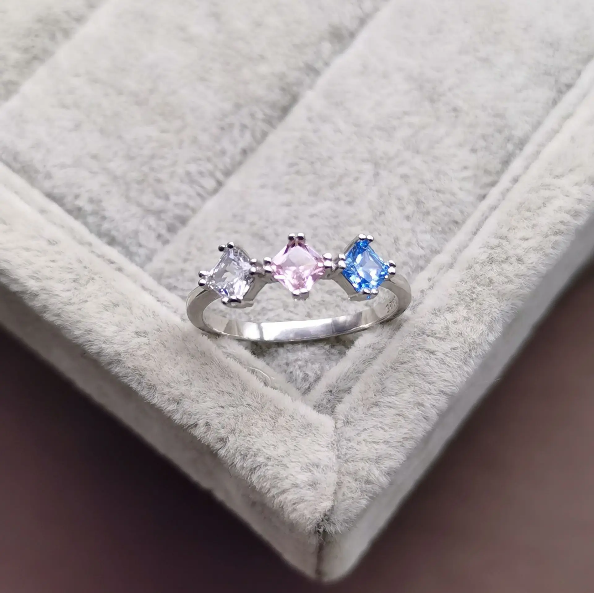 

New S925 Sterling Silver Fashion Simple Square Diamond Ring Inlaid with Natural Crystal Square Color Treasure Ring