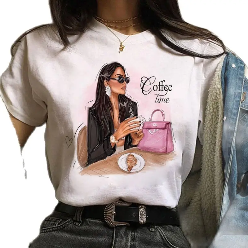 

Футболка женская с принтом «город» и «Love»