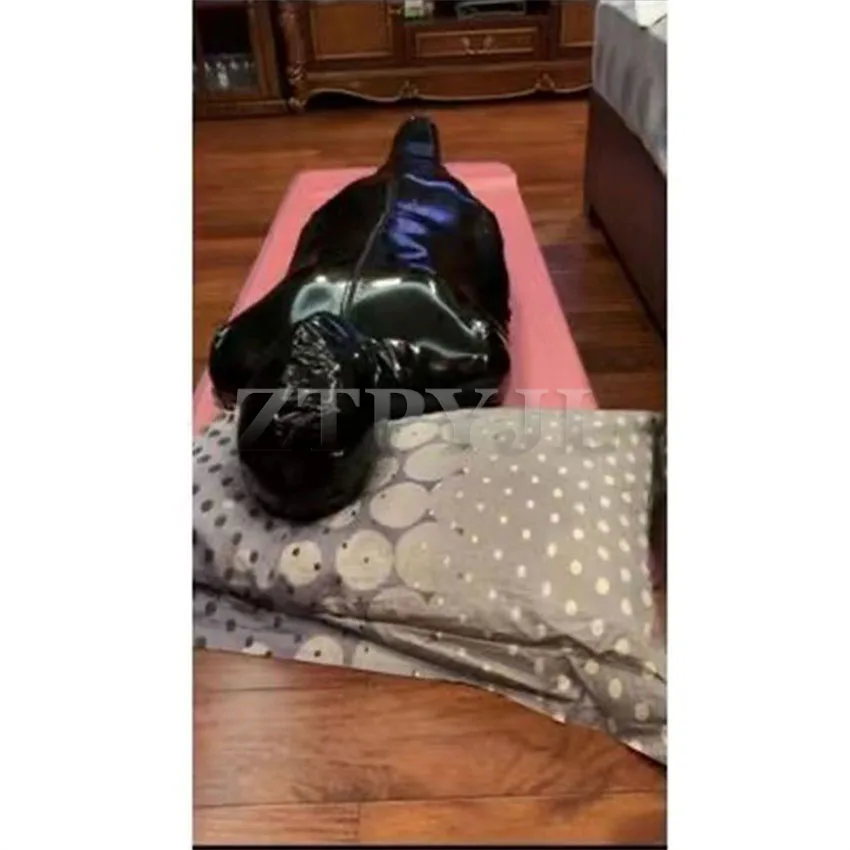 Бондажный костюм-кошка на молнии спереди