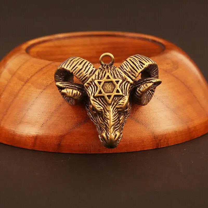 

Латунный ретро брелок с головой овцы