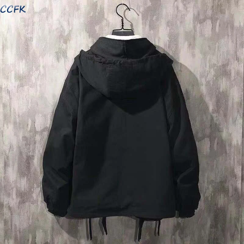 Женская куртка в стиле эмо