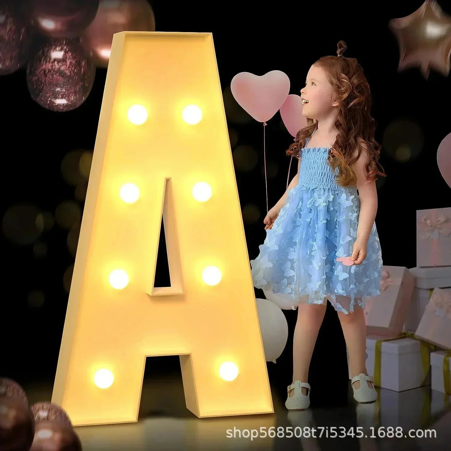 

Гигантская светодиодная буква 100 см для праздника