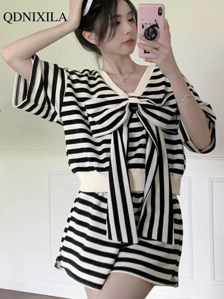 

Summer Women's Shorts Suit Korean New Reversible Black White Striped Short Sleeve Top Loose Thin Shorts 2Piece Sets Women Outfit